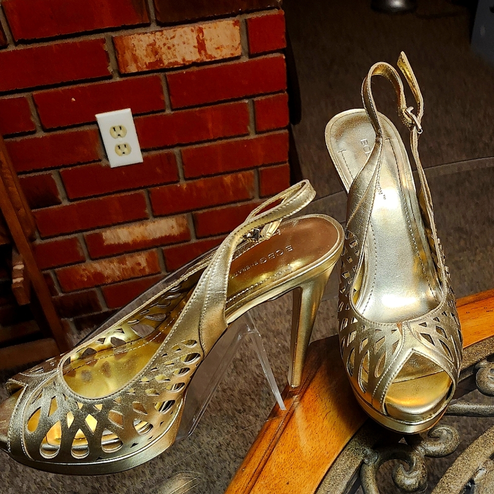 Dress shoe in original box, gently used platform
